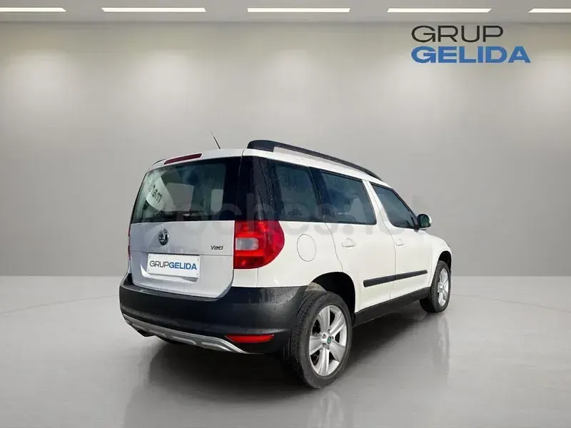Usado Skoda Yeti Ambition 105 CV (77 kW) 2013 Blanco SUV