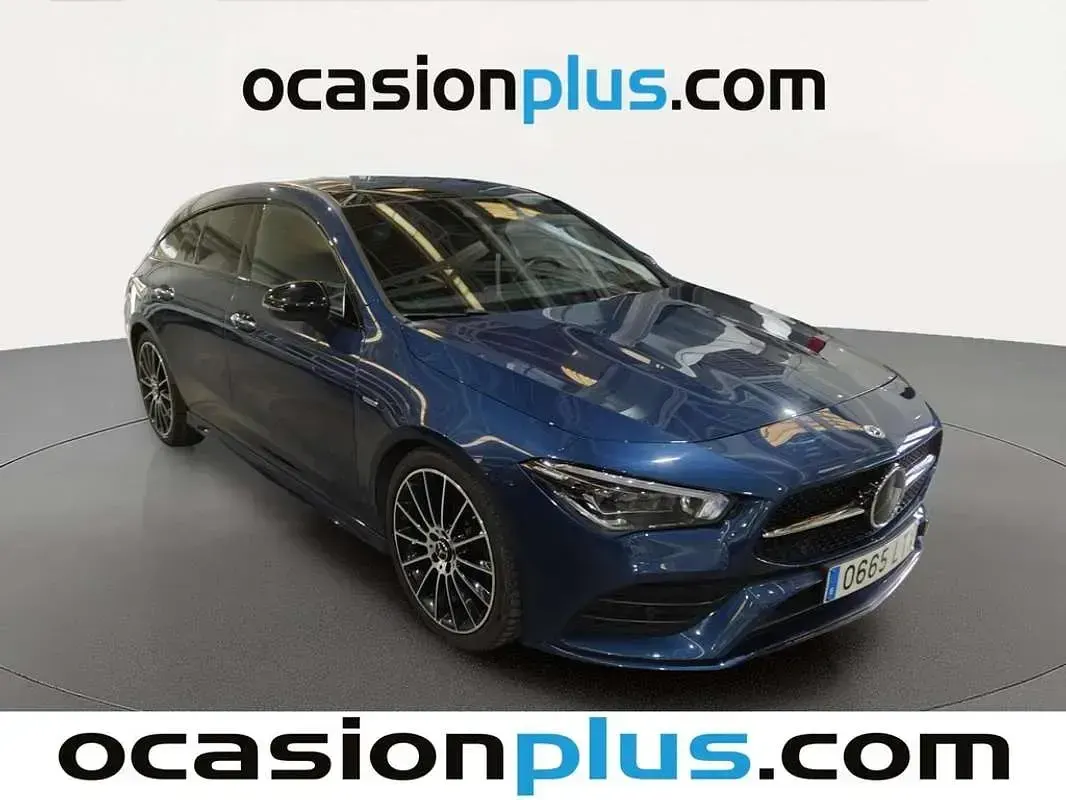 Usado Mercedes CLA200 Shooting Brake 150 CV (110 kW) 2021 Azul Familiar