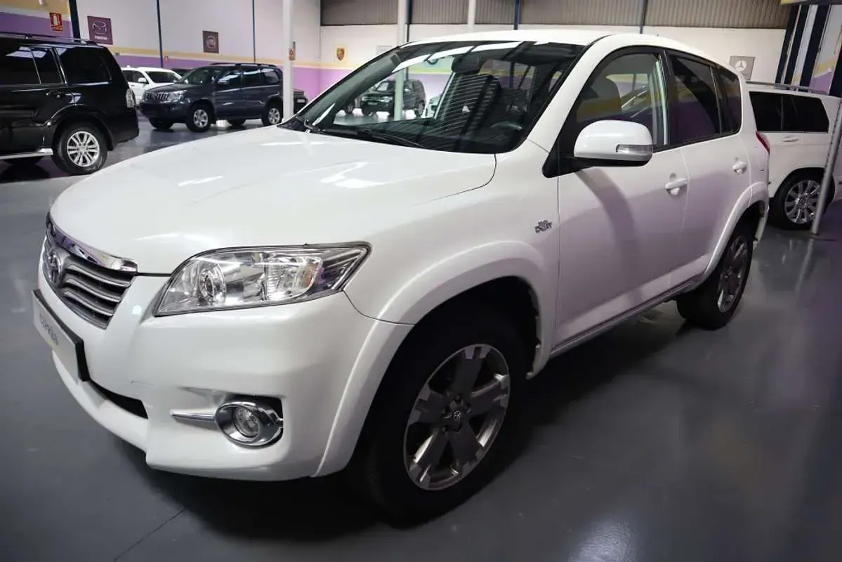 Käytetty Toyota RAV4 Executive 150 HP (110 kW) 2011 Valkoinen Katumaasturi