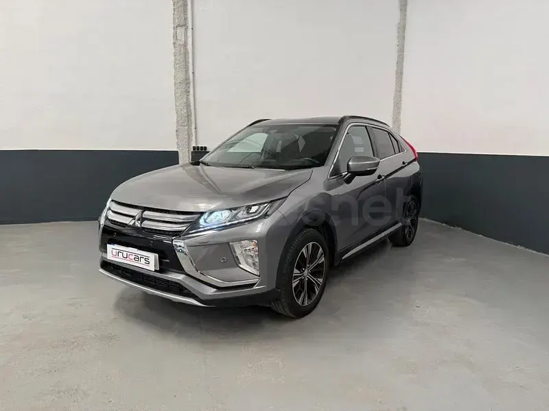 Usado Mitsubishi Eclipse Cross Motion 163 CV (119 kW) 2019 Gris / plata SUV