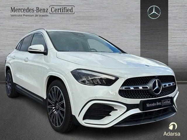 Usado Mercedes GLA200 AMG line 150 CV (110 kW) 2024 Blanco polar SUV