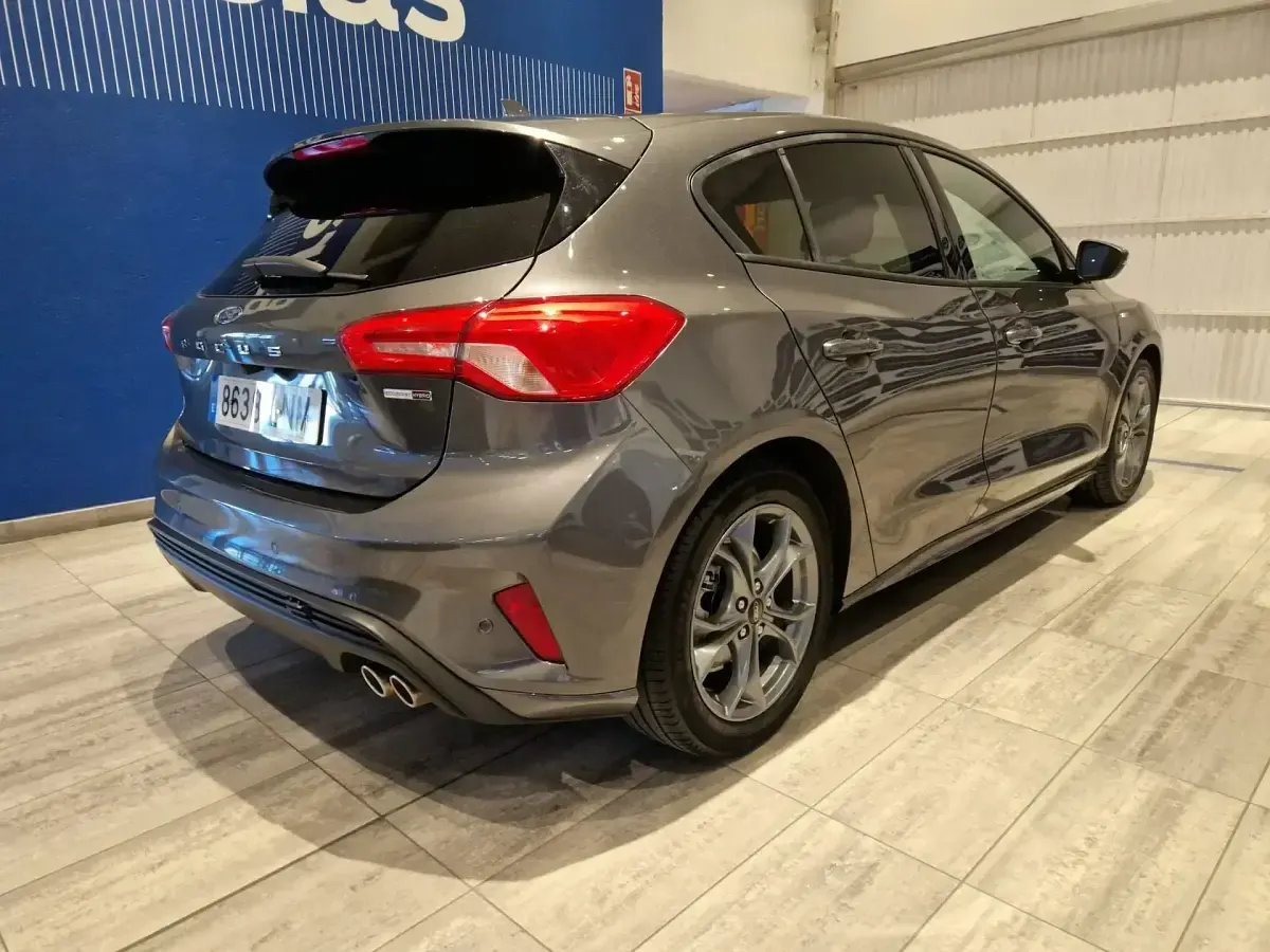Używany Ford Focus ST-Line 125 KM (91 kW) 2021 Szary Kombi