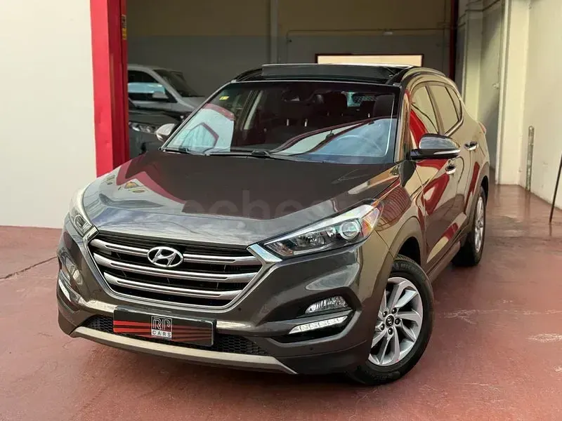 Usado Hyundai Tucson 115 CV (84 kW) 2016 Gris / plata SUV