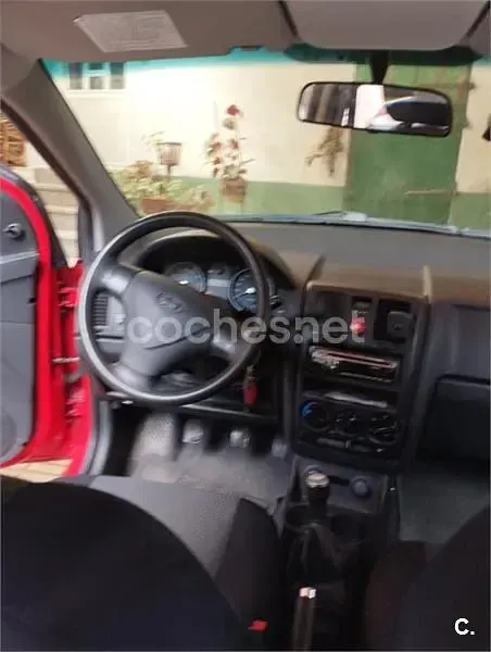 Usado Hyundai Getz 66 CV (48 kW) 2005 Rojo Utilitario