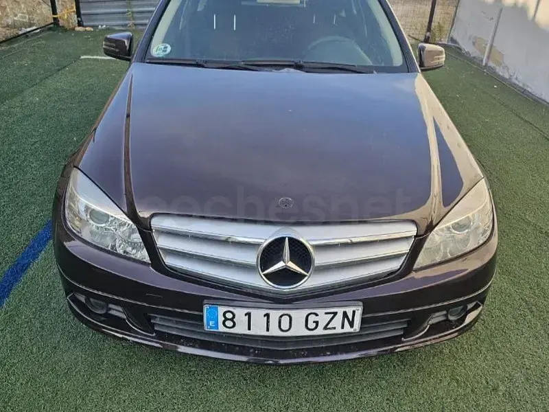 Usado Mercedes C200 136 CV (100 kW) 2010 Granate Familiar