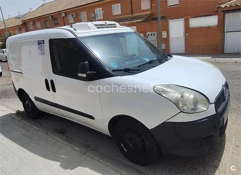 Usado Fiat Doblò Dynamic 90 CV (66 kW) 2014 Blanco Monovolumen