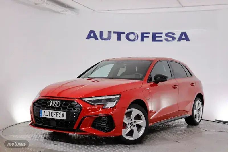 Rojo Usado 2022 Audi A3 Sportback e-tron S-Line Berlina | 30.990 € (Un poco caro) - Imagen 1/4