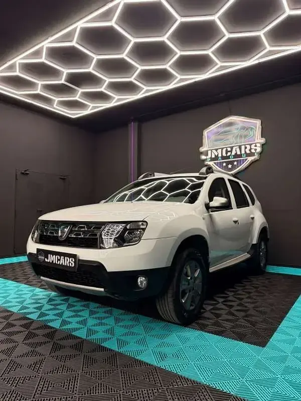 Usado Dacia Duster Lauréate 125 CV (91 kW) 2017 Blanco SUV