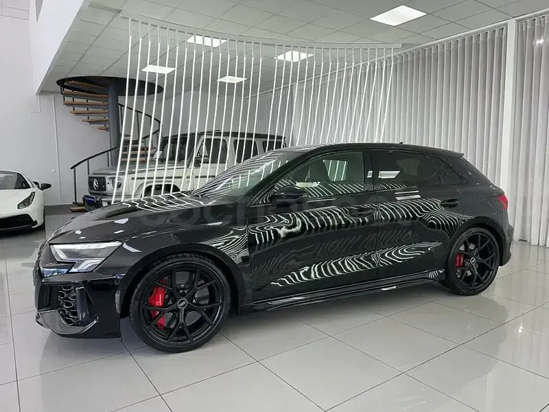 Usado Audi RS3 Ambiente 400 CV (294 kW) 2023 Negro Berlina
