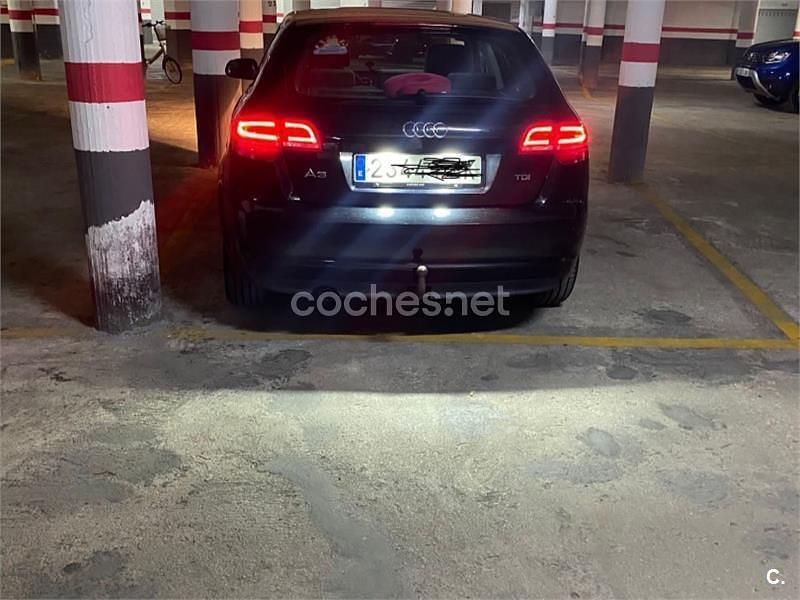 Usado Audi A3 Sportback Ambition 105 CV (77 kW) 2012 Negro Utilitario