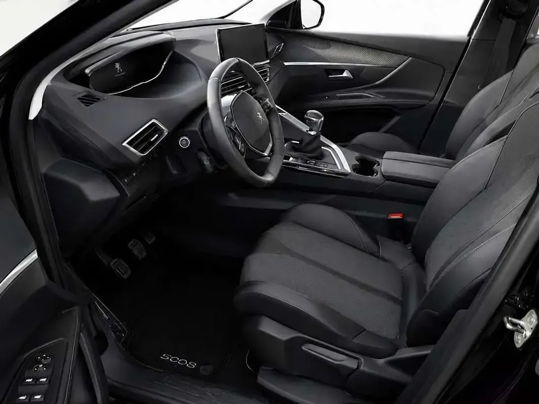 Usado Peugeot 5008 Allure 129 CV (94 kW) 2022 Negro SUV