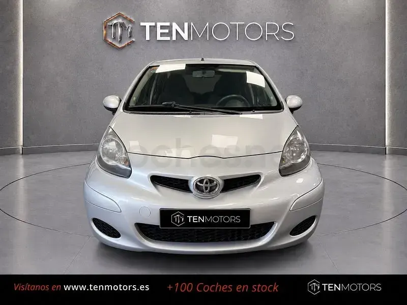Usado Toyota Aygo Live 68 CV (50 kW) 2010 Gris / plata Utilitario