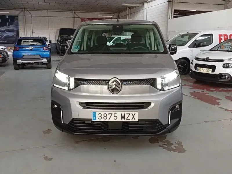 Usado Citroën Berlingo 102 CV (75 kW) 2025 Gris / plata Monovolumen