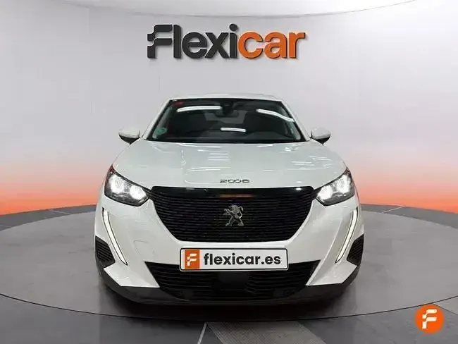 Usado Peugeot 2008 Active 100 CV (73 kW) 2021 Blanco SUV