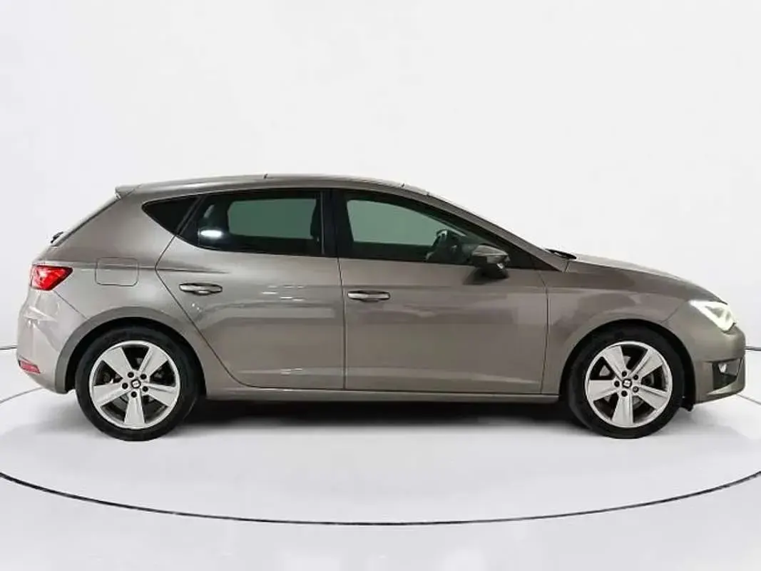 Usado Seat Leon FR 150 CV (110 kW) 2017 Gris Berlina