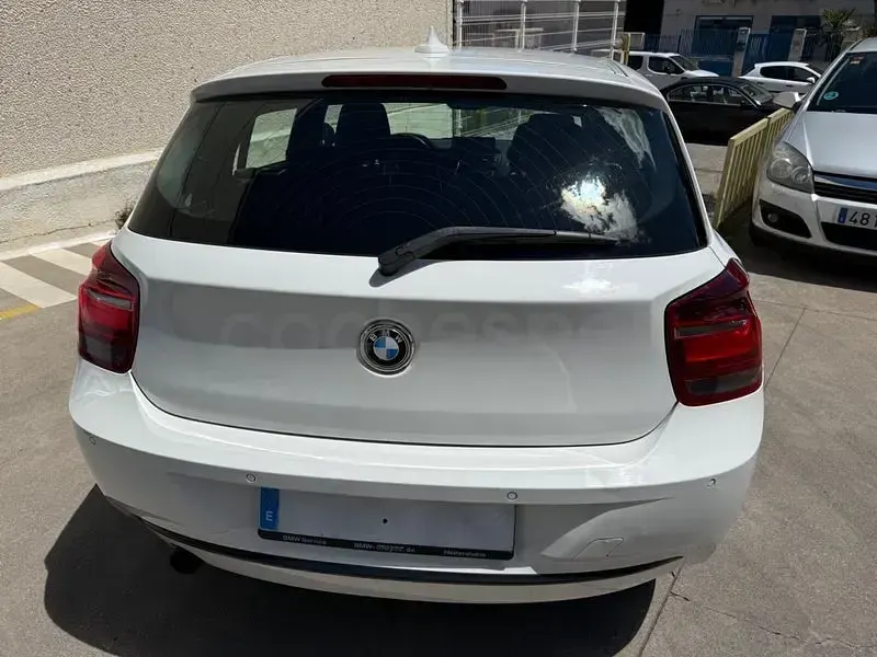 Usado BMW 118 Sport Line 170 CV (125 kW) 2012 Blanco Utilitario