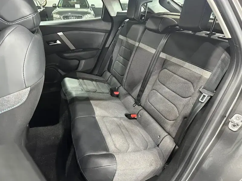 Usado Citroën C4 Feel 131 CV (96 kW) 2023 Gris / plata SUV
