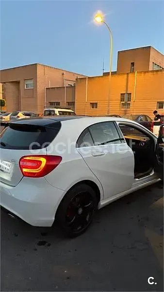 Usado Mercedes A180 Urban 109 CV (80 kW) 2014 Blanco Utilitario