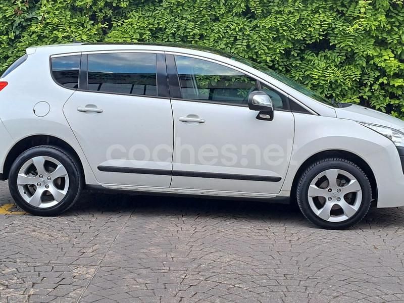 Usado Peugeot 3008 Active 115 CV (84 kW) 2013 Blanco Berlina