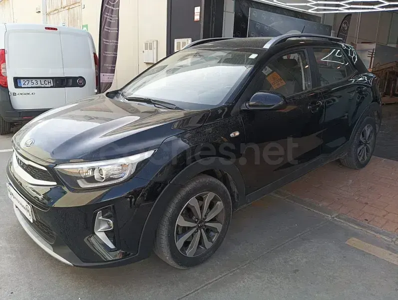 Usado Kia Stonic 100 CV (73 kW) 2021 Negro SUV