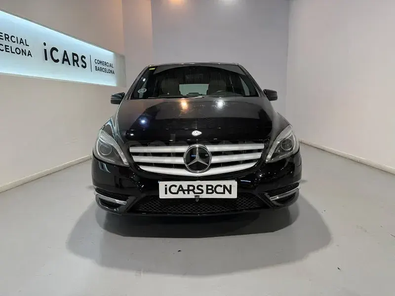 Usado Mercedes B180 109 CV (80 kW) 2013 Negro Monovolumen