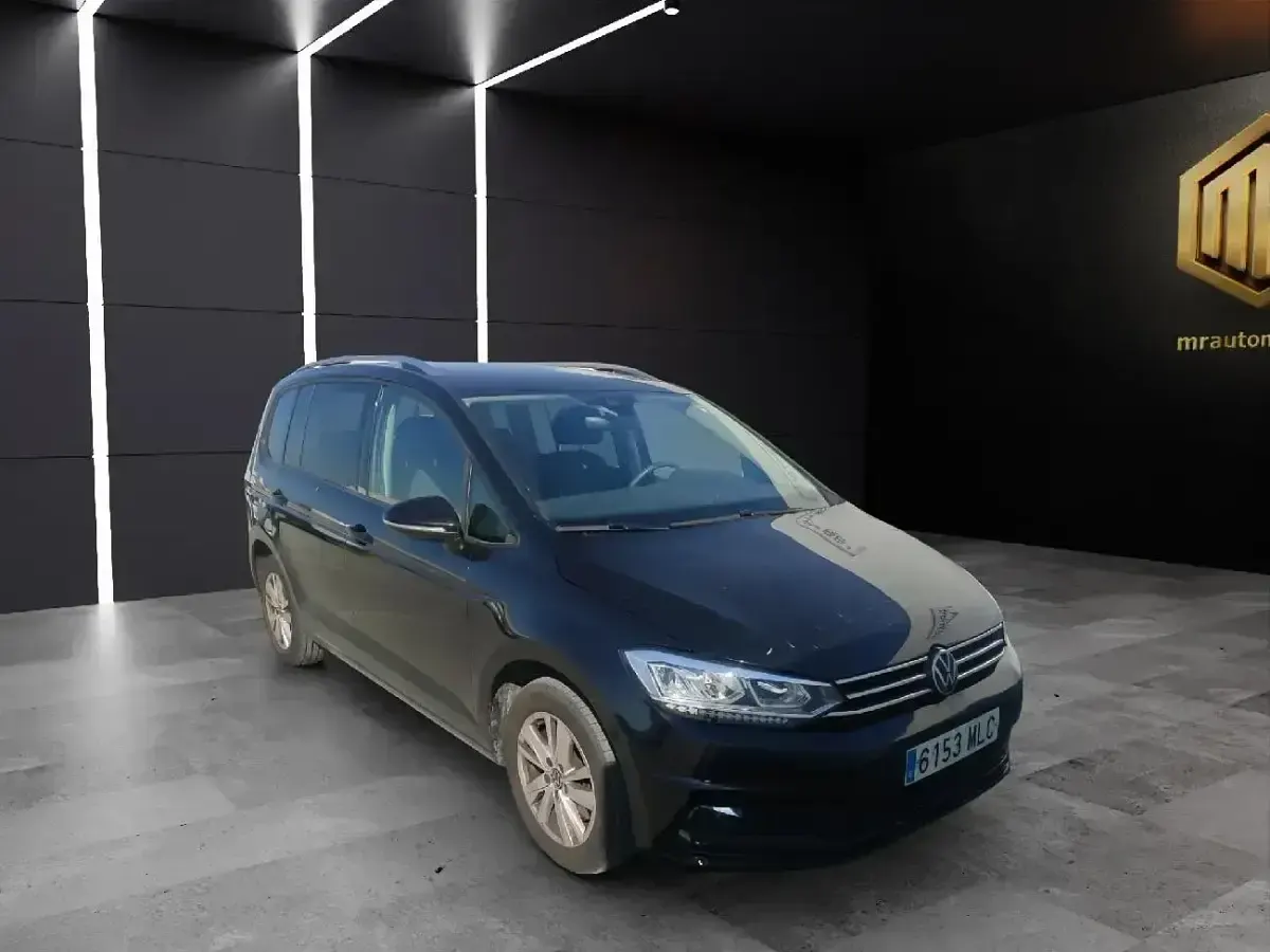 Usado VW Touran Advance 122 CV (89 kW) 2023 Negro Monovolumen