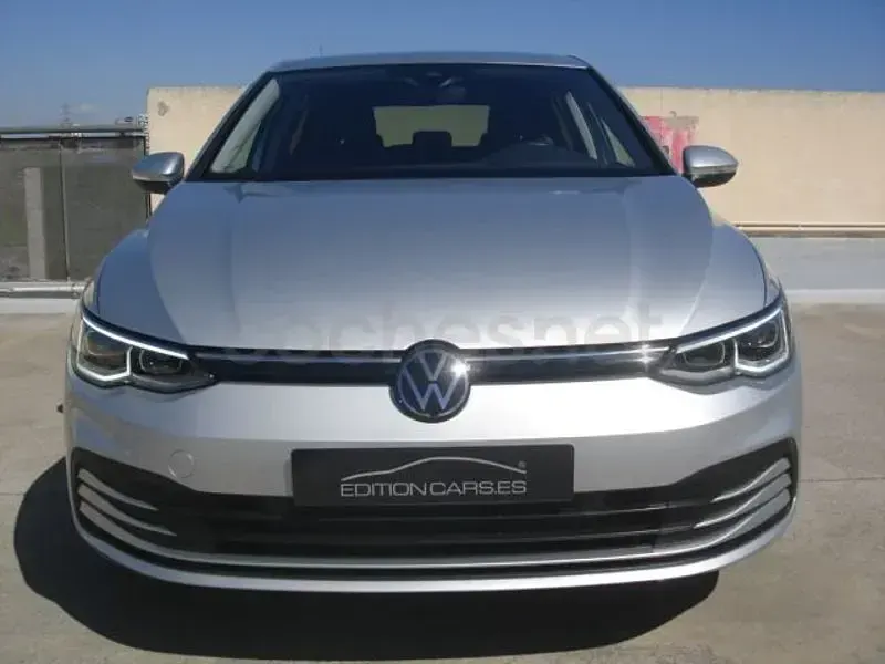 Usado VW Golf VIII Life 110 CV (80 kW) 2023 Gris / plata Berlina