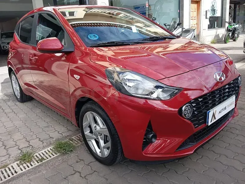 Usado Hyundai i10 84 CV (61 kW) 2022 Rojo Utilitario