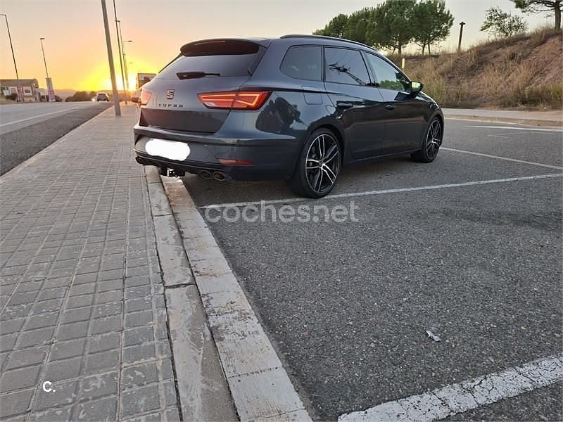 Usado Seat Leon ST 4Drive 300 CV (220 kW) 2019 Gris / plata Familiar