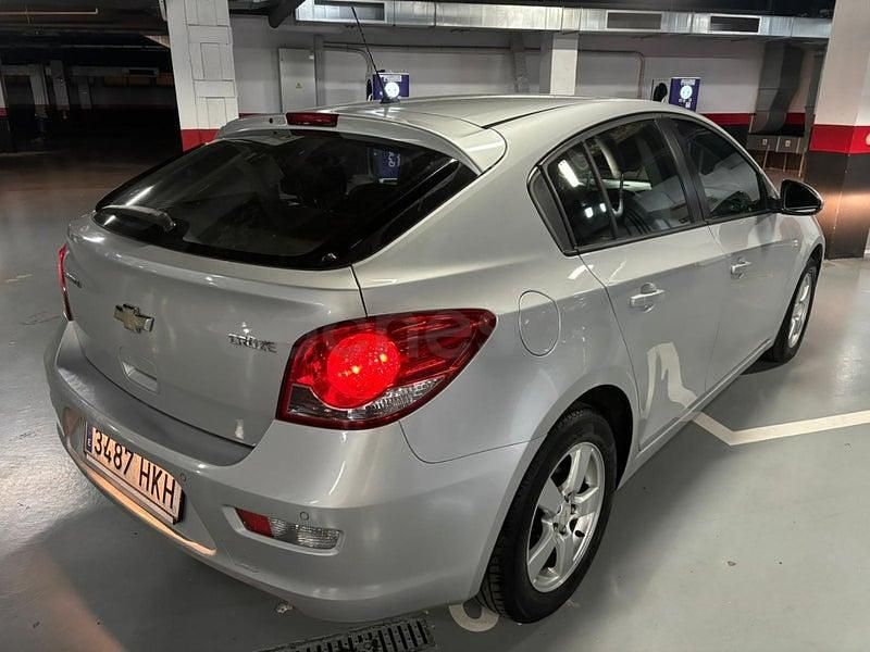 Usado Chevrolet Cruze LT 124 CV (91 kW) 2012 Gris / plata Berlina