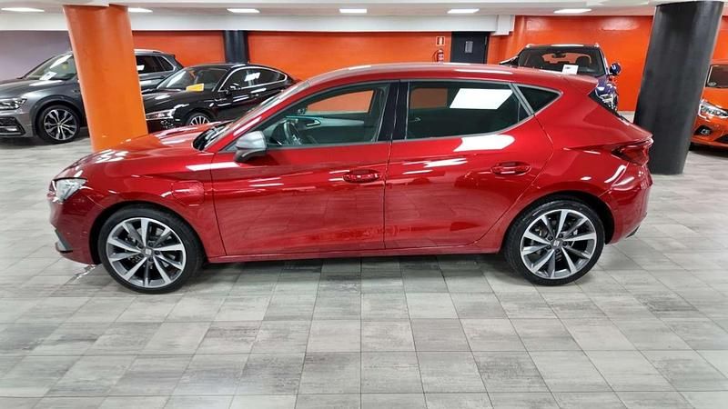 Usado Seat Leon ST FR 204 CV (150 kW) 2021 Burdeos Familiar