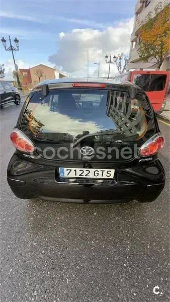 Usado Toyota Aygo Live 68 CV (50 kW) 2010 Negro Utilitario