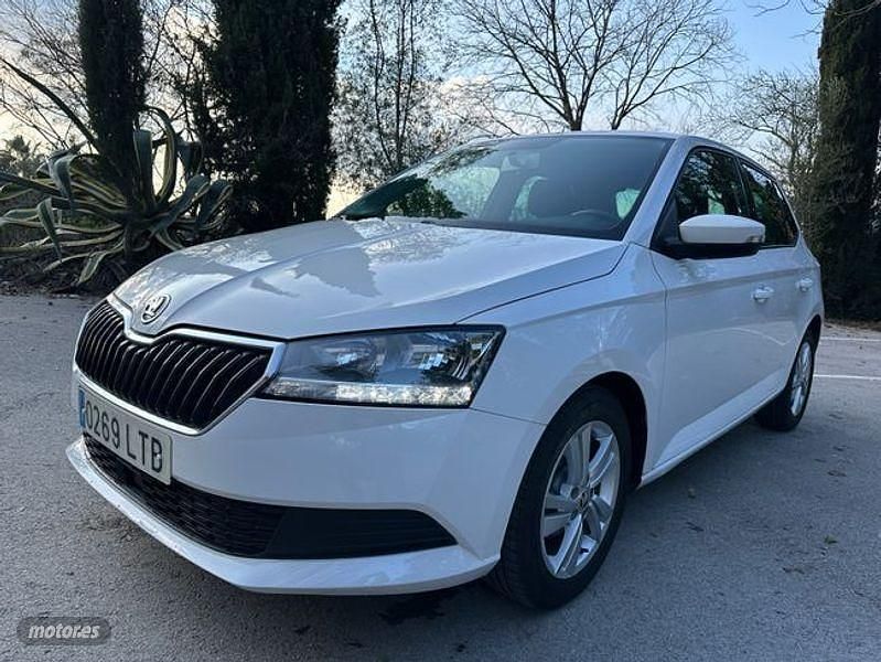 Usado Skoda Fabia Ambition 96 CV (70 kW) 2021 Blanco Berlina