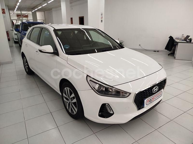Usado Hyundai i30 Style 140 CV (102 kW) 2018 Blanco Berlina