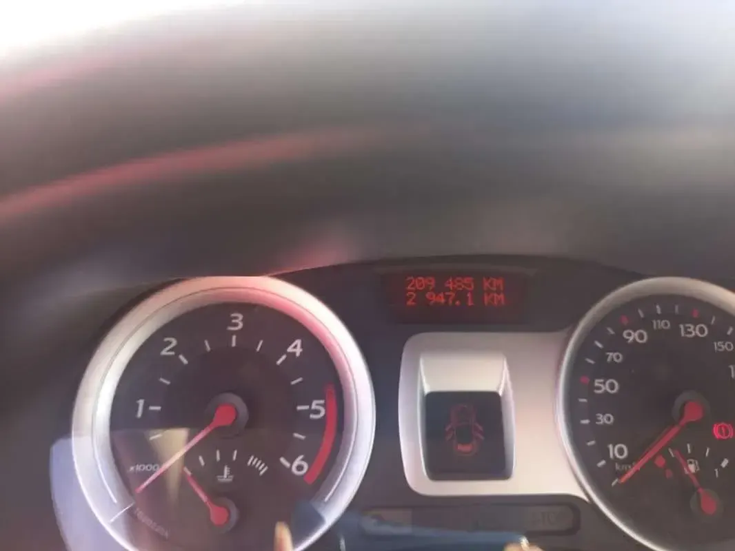 Usado Renault Clio II Expression 86 CV (63 kW) 2006 Gris Utilitario