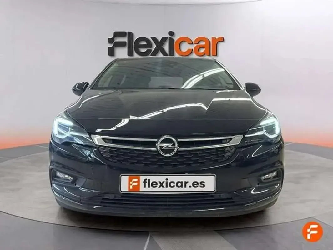 Usado Opel Astra Dynamic 200 CV (147 kW) 2017 Negro Berlina