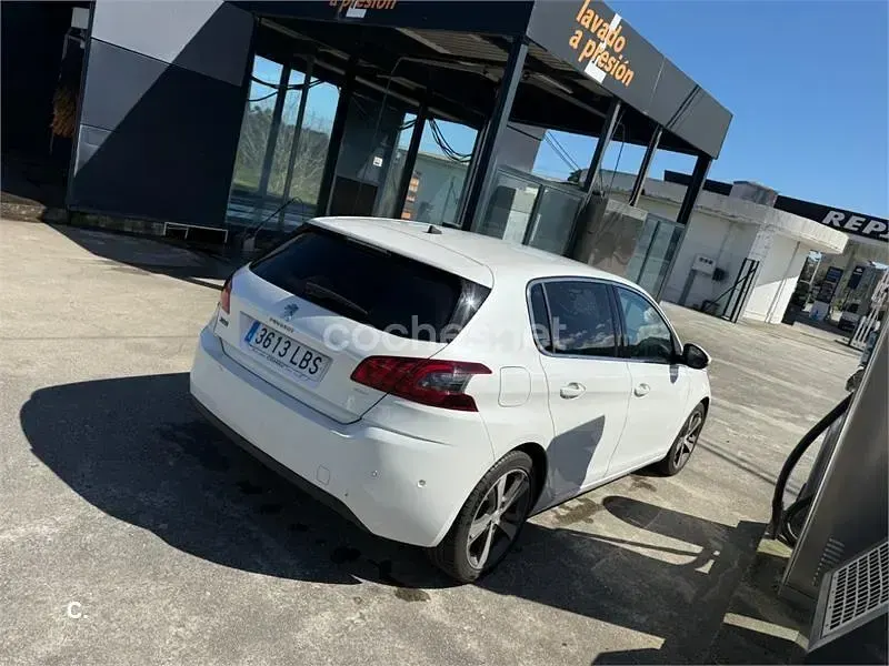Usado Peugeot 308 Style 130 CV (95 kW) 2019 Blanco Berlina