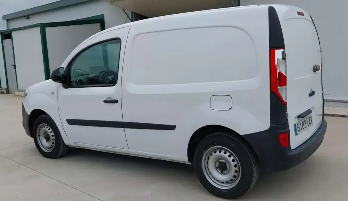 Usado Renault Kangoo 80 CV (58 kW) 2020 Blanco Monovolumen