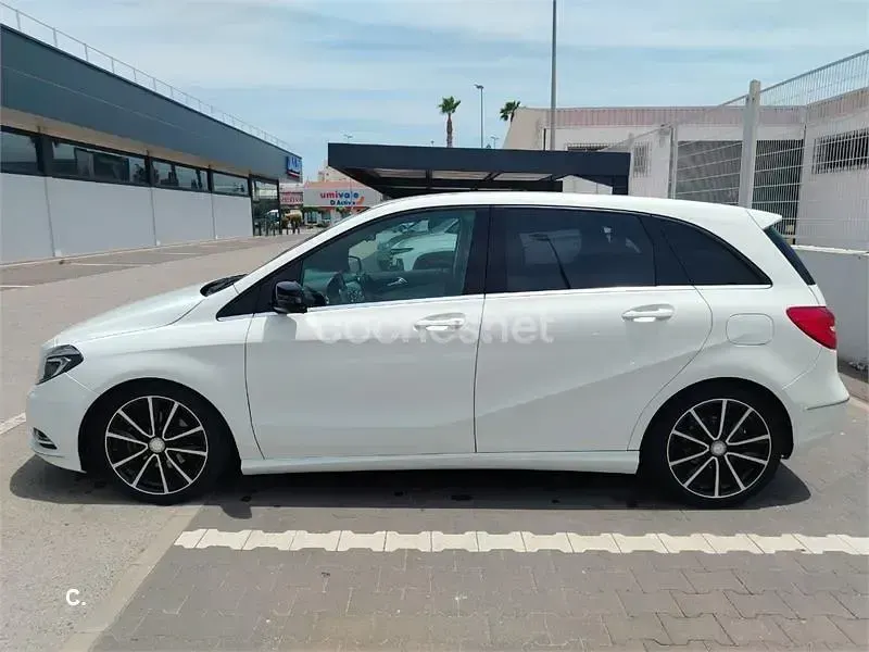Usado Mercedes B180 109 CV (80 kW) 2013 Blanco Monovolumen