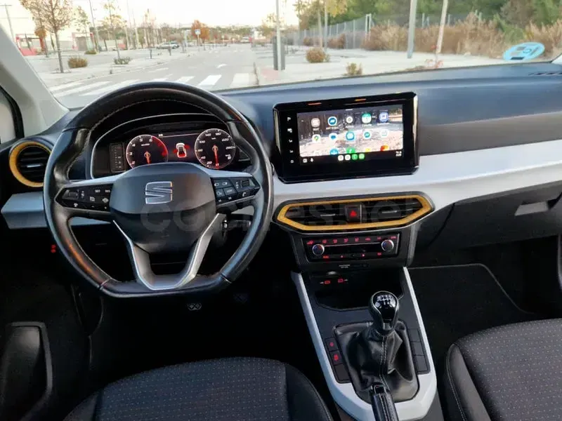 Usado Seat Arona Style Plus 110 CV (80 kW) 2021 Blanco SUV