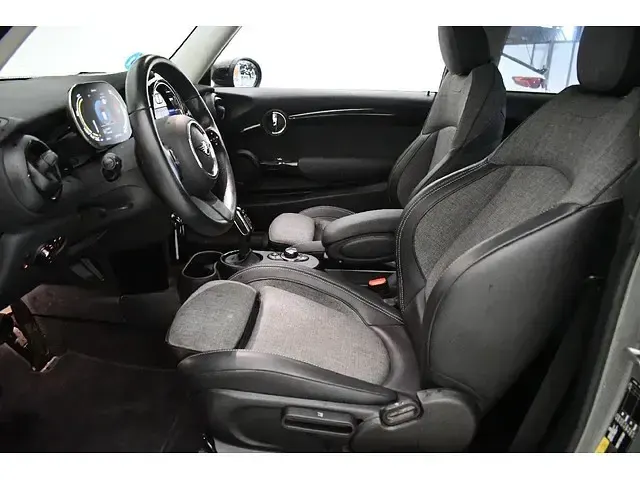 Usado Mini Cooper SE 135 kW (184 CV) 2022 Gris Utilitario