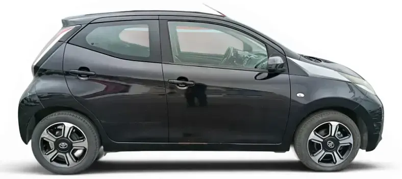 Usado Toyota Aygo X-cite 69 CV (50 kW) 2018 Negro Utilitario