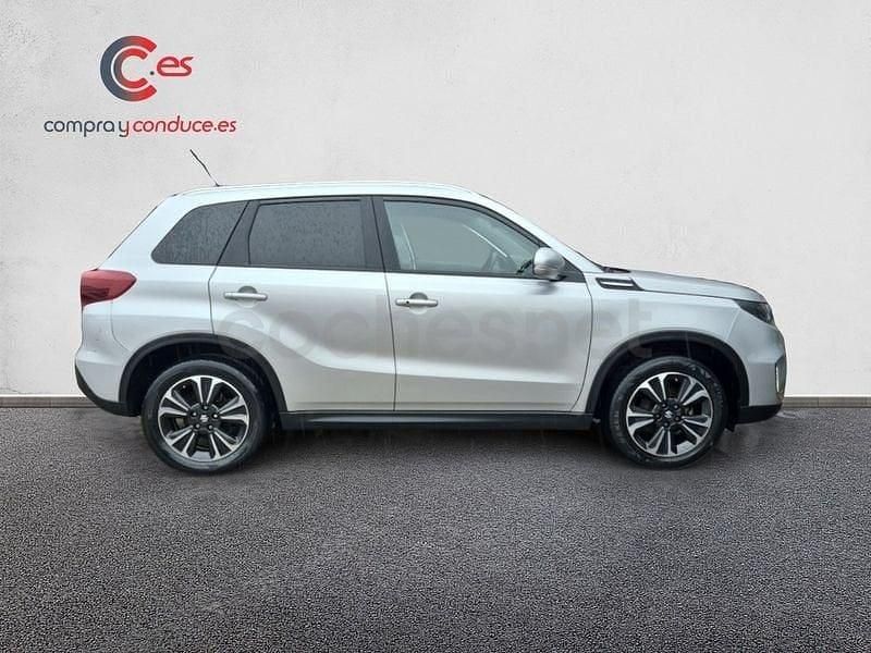 Usado Suzuki Vitara GLX 116 CV (85 kW) 2022 Gris / plata SUV