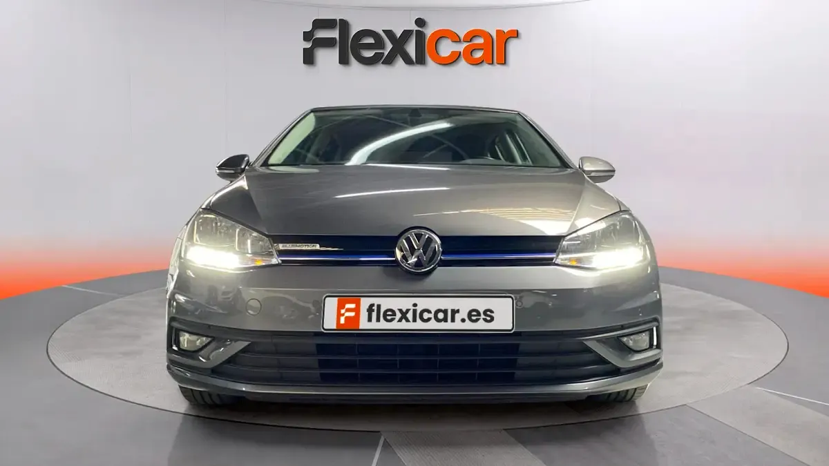 Usado VW Golf VIII Style 131 CV (96 kW) 2020 Gris Berlina