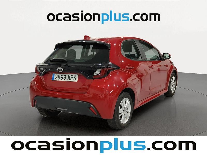 Usado Toyota Yaris Edition 125 CV (91 kW) 2024 Rojo Utilitario