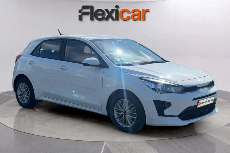 Blanco Usado 2022 Kia Rio Berlina | 11.790 € (Precio justo) - Imagen 1/4