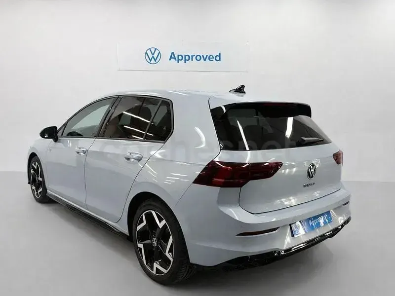 Usado VW Golf VIII R-line 150 CV (110 kW) 2025 Azul Berlina