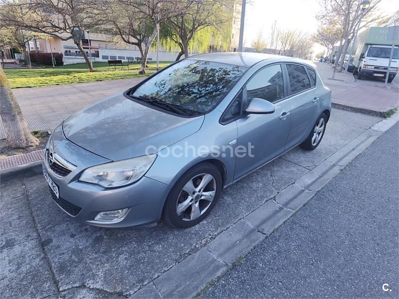 Usado Opel Astra Sport 110 CV (80 kW) 2011 Gris / plata Berlina
