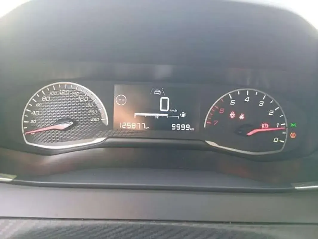 Usado Peugeot 2008 Active 99 CV (72 kW) 2022 Blanco SUV