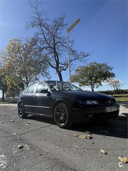 Usado Seat Leon Sport 110 CV (80 kW) 2003 Negro Berlina